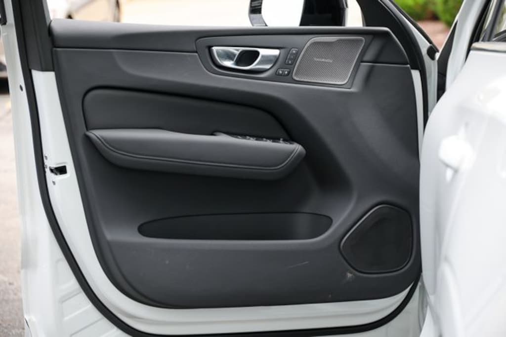 New 2026 Volvo XC60 plug-in hybrid T8 Ultra Black Edition SUV