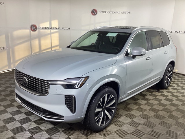 2026 Volvo XC90 Core's photo