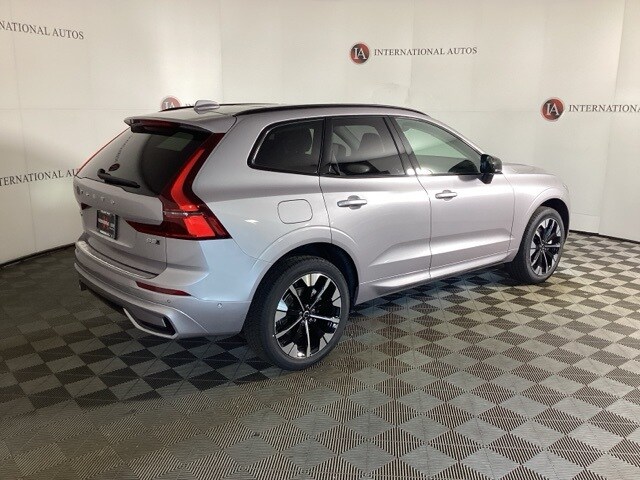 2026 Volvo XC60 Plus photo 4