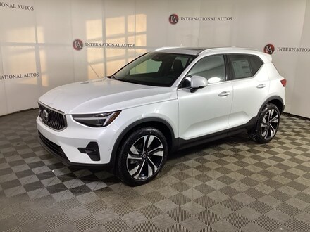 2025 Volvo XC40 B5 Ultra Bright Theme AWD SUV