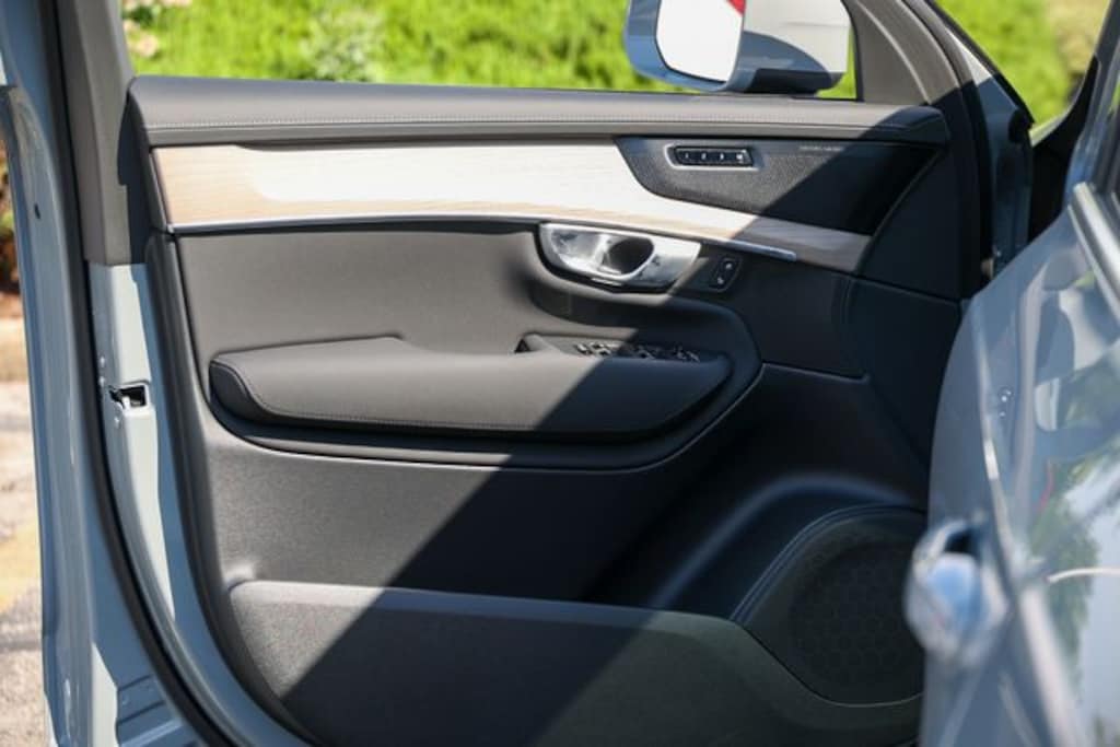 New 2026 Volvo XC90 plug-in hybrid T8 Plus 7-Seater SUV