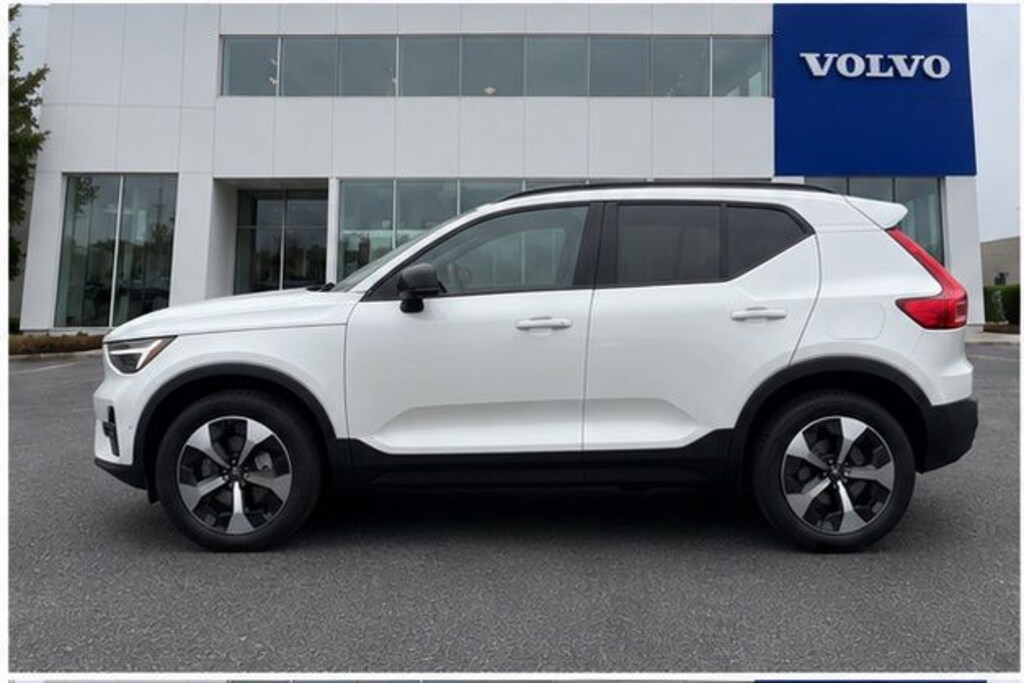 New 2026 Volvo XC40 B5 Plus SUV