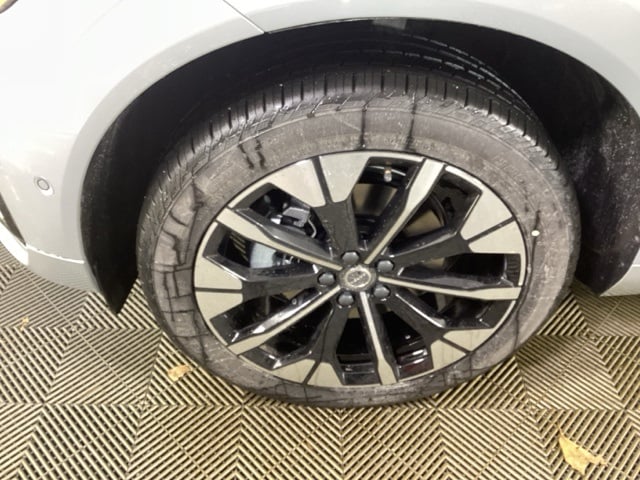 2026 Volvo XC60 Plus - Photo 9