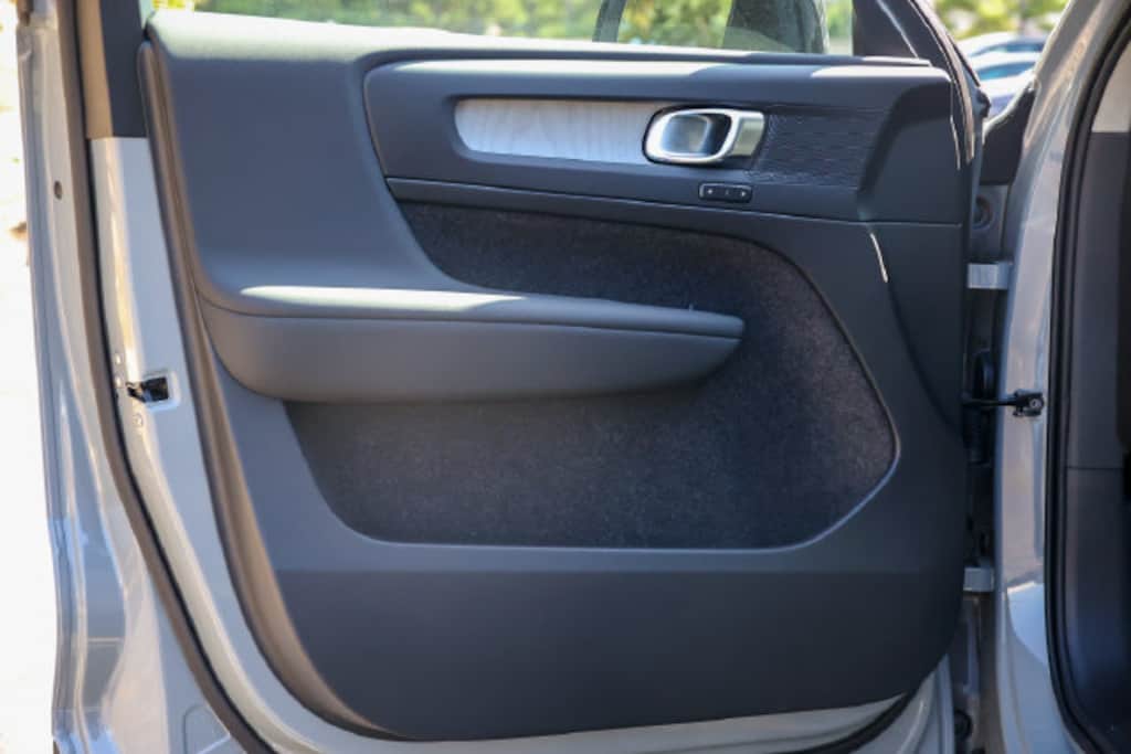 New 2026 Volvo XC40 B5 Plus SUV