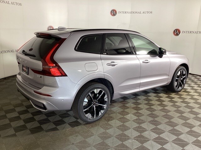 2026 Volvo XC60 B5 Plus photo 4