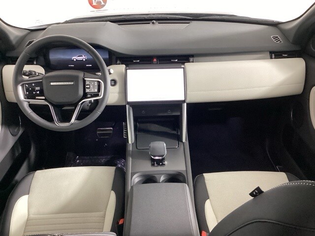2025 Land Rover Discovery Sport SE photo 4