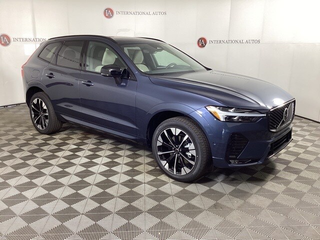 2026 Volvo XC60 B5 Plus photo 3