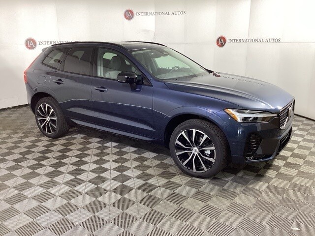 2025 Volvo XC60 B5 Plus photo 3