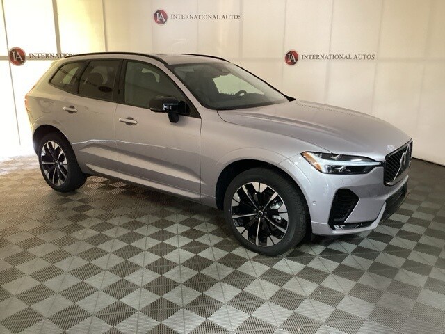 2026 Volvo XC60 B5 Plus photo 3