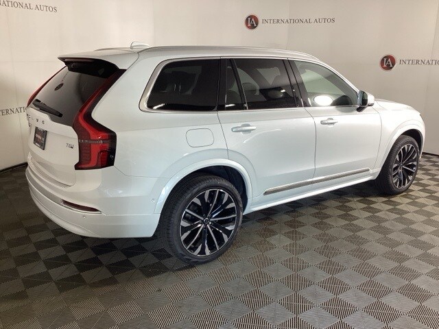 2026 Volvo XC90 T8 Plus photo 4