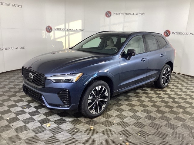 2026 Volvo XC60 Plus's photo