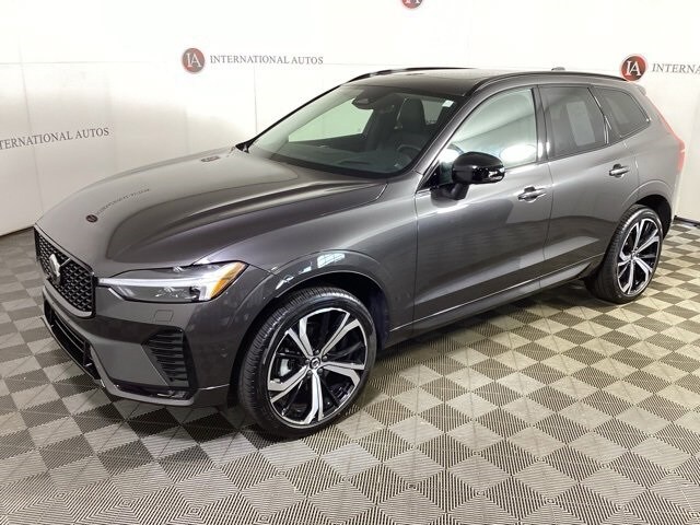 pre-owned 2024 Volvo XC60 B5 Ultimate Dark Theme SUV for sale in Orland Park, near Chicago, IL