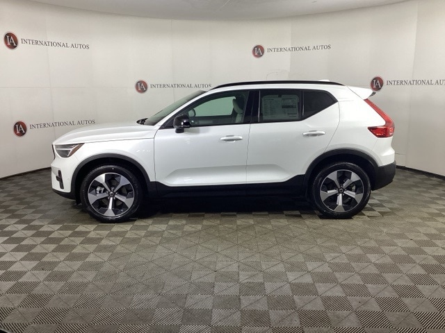2026 Volvo XC40 Plus - Photo 7