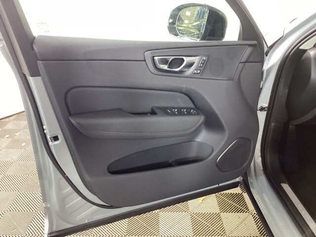 2026 Volvo XC60 Plus - Photo 17
