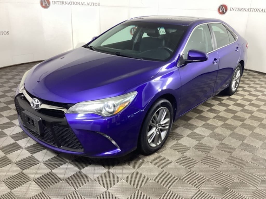 Used 2016 Toyota Camry SE Sedan