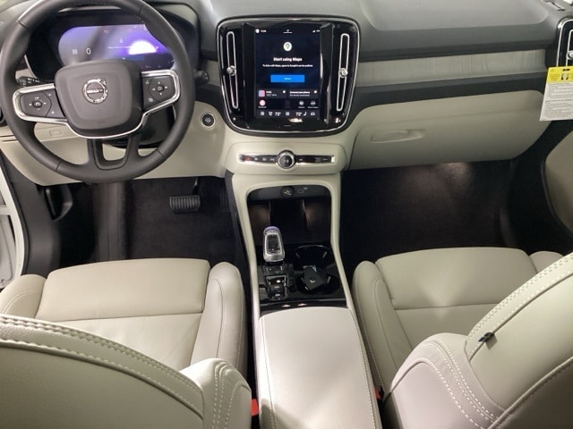 2026 Volvo XC40 Plus - Photo 11
