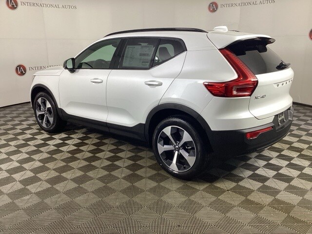 2026 Volvo XC40 Plus - Photo 6