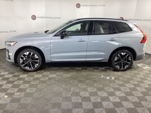 2026 Volvo XC60 Plus - Photo 8