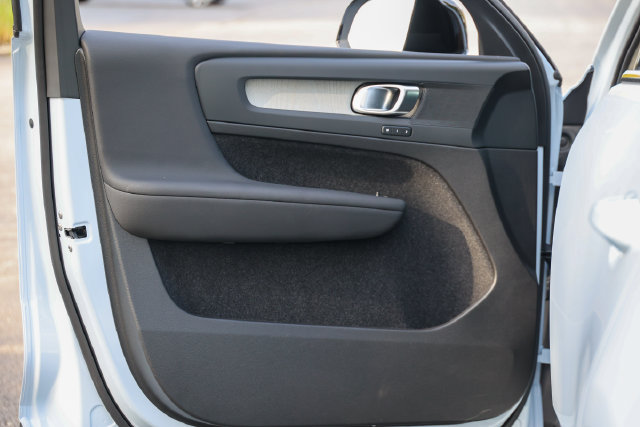 New 2026 Volvo XC40 B5 Plus SUV