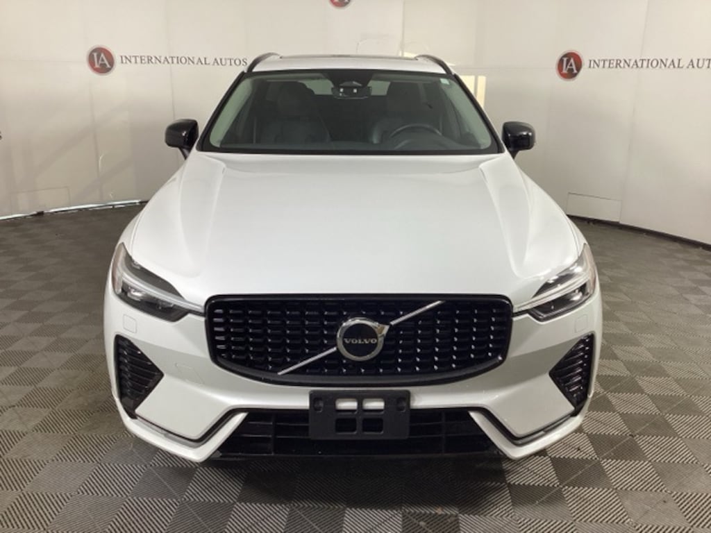 New 2025 Volvo XC60 B5 Core SUV