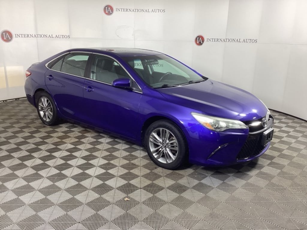 Used 2016 Toyota Camry SE Sedan