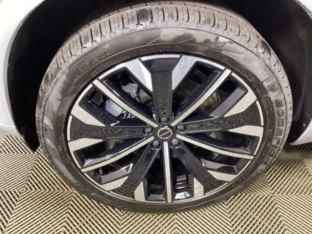 2026 Volvo XC90 Plus - Photo 8