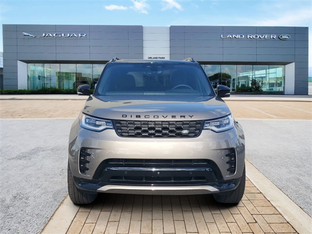 Used 2024 Land Rover Discovery Dynamic SE SUV