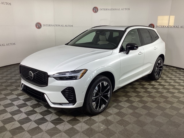 2026 Volvo XC60 Plus's photo