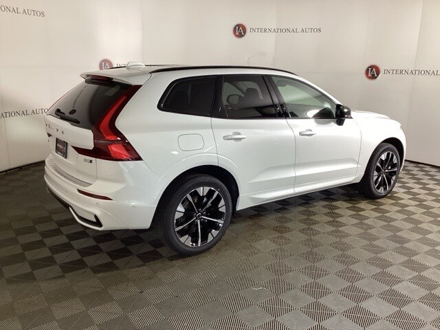 2026 Volvo XC60 B5 Plus photo 4