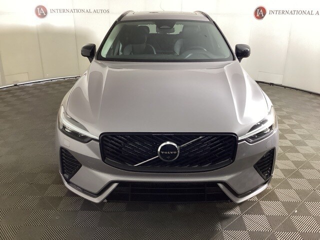 2026 Volvo XC60 B5 Plus photo 2