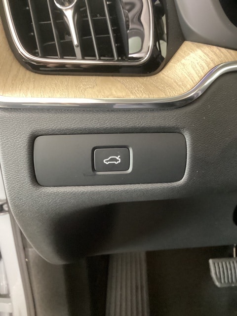 2026 Volvo XC60 Plus - Photo 20