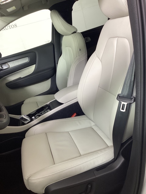 2026 Volvo XC40 Plus - Photo 12