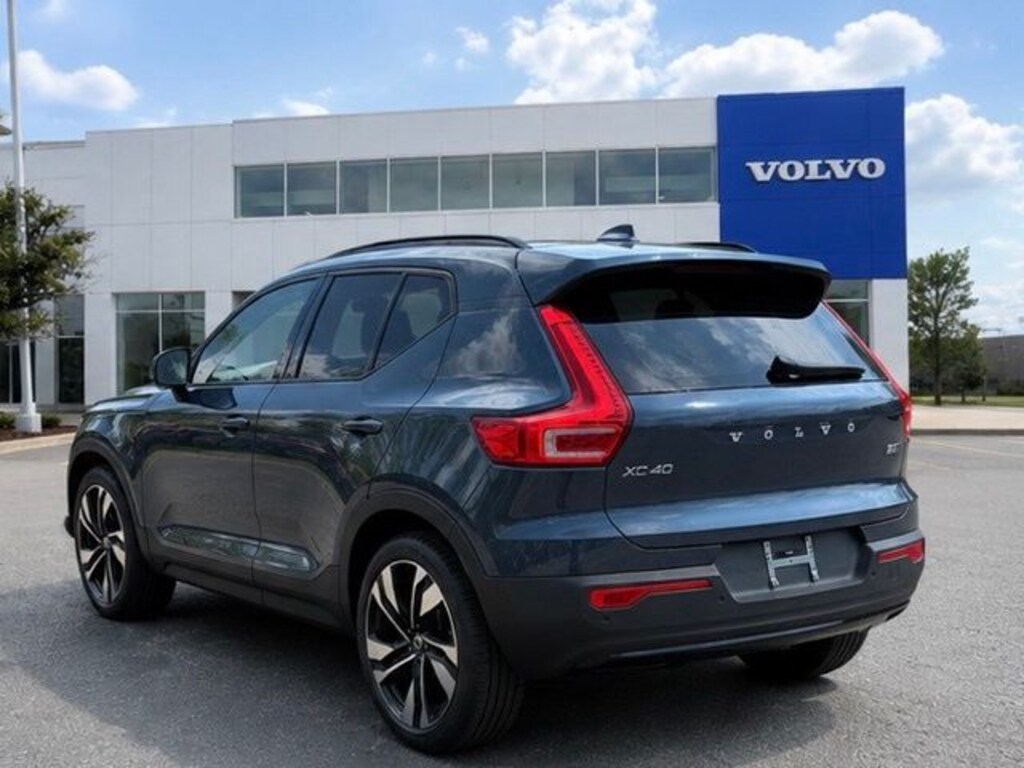New 2026 Volvo XC40 B5 Ultra SUV