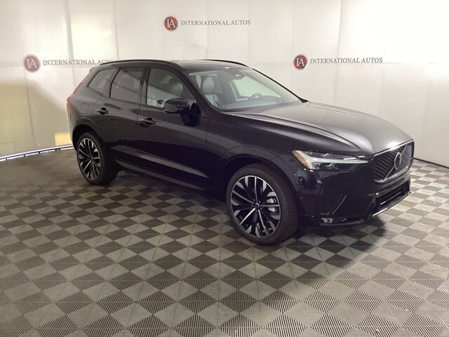 2026 Volvo XC60 B5 photo 2