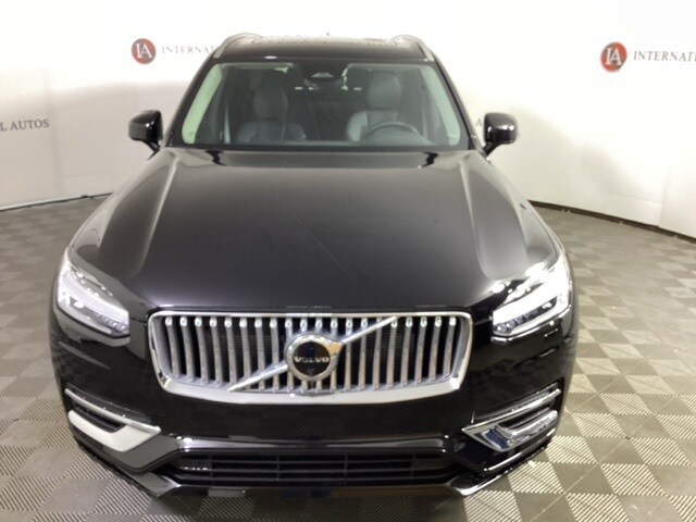 2025 Volvo XC90 T8 Plus photo 2
