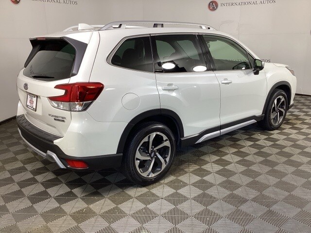 2023 Subaru Forester Touring photo 4