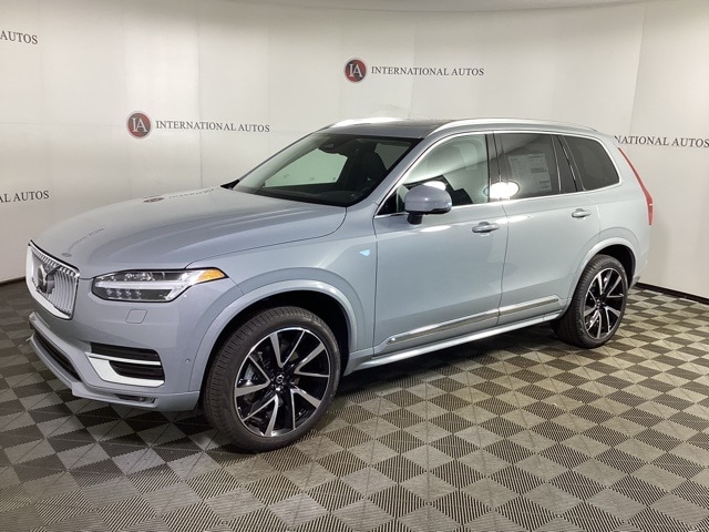 2025 Volvo XC90 Plus's photo