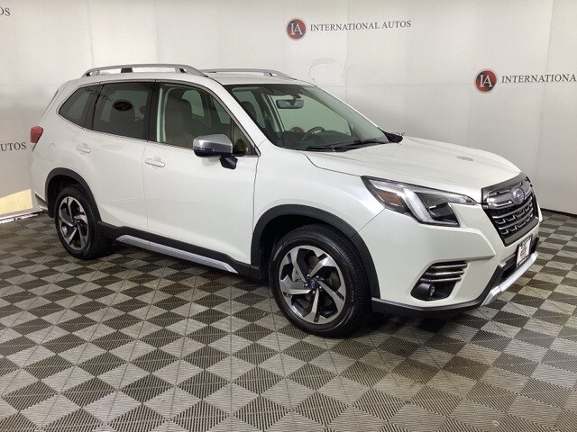 2023 Subaru Forester Touring photo 3