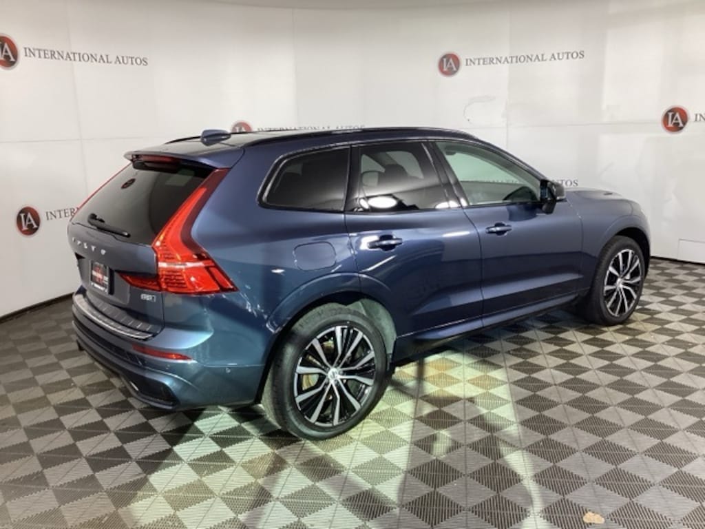 New 2025 Volvo XC60 B5 Plus SUV