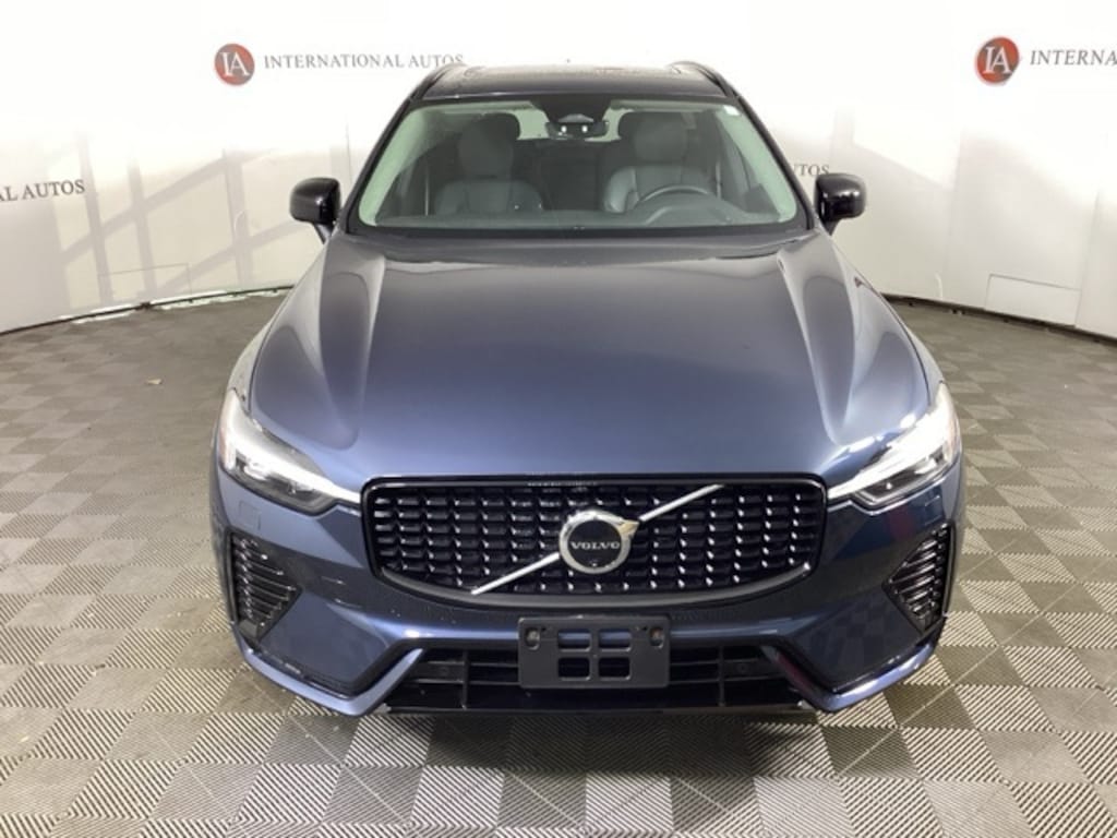 New 2025 Volvo XC60 B5 Plus SUV