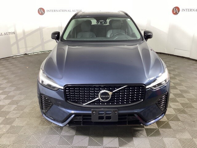 2025 Volvo XC60 B5 Plus photo 2