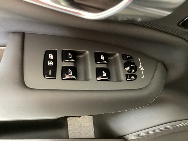 2026 Volvo XC90 Plus - Photo 18