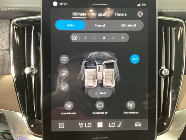 2026 Volvo XC90 Plus - Photo 24