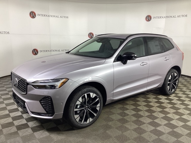 2026 Volvo XC60 Plus's photo