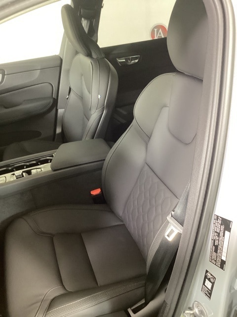 2026 Volvo XC60 Plus - Photo 13