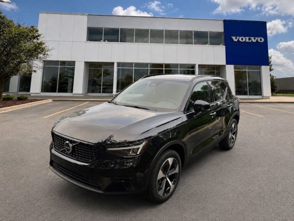 New 2026 Volvo XC40 B5 Plus SUV