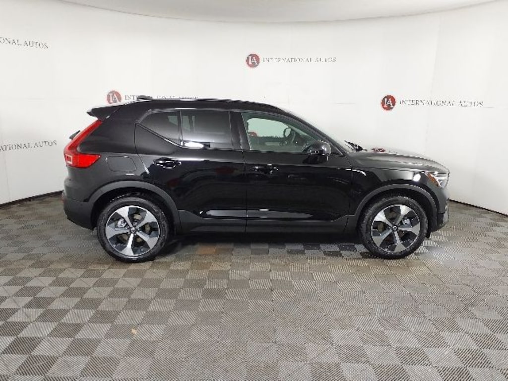 New 2026 Volvo XC40 B5 Plus SUV