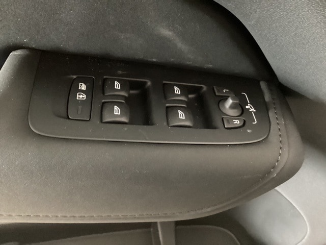 2026 Volvo XC60 Plus - Photo 19