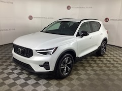 2026 Volvo XC40 B5 Core SUV