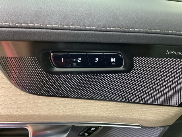 2026 Volvo XC90 Plus - Photo 17